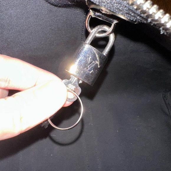 Louis Vuitton Keepall 45 - Mint Condition with COA - Picture 6 of 10